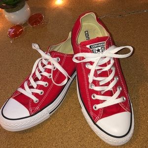 Red converse!!